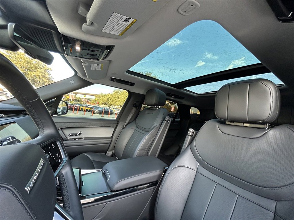 Used 2024 Land Rover Range Rover Sport SE image 12