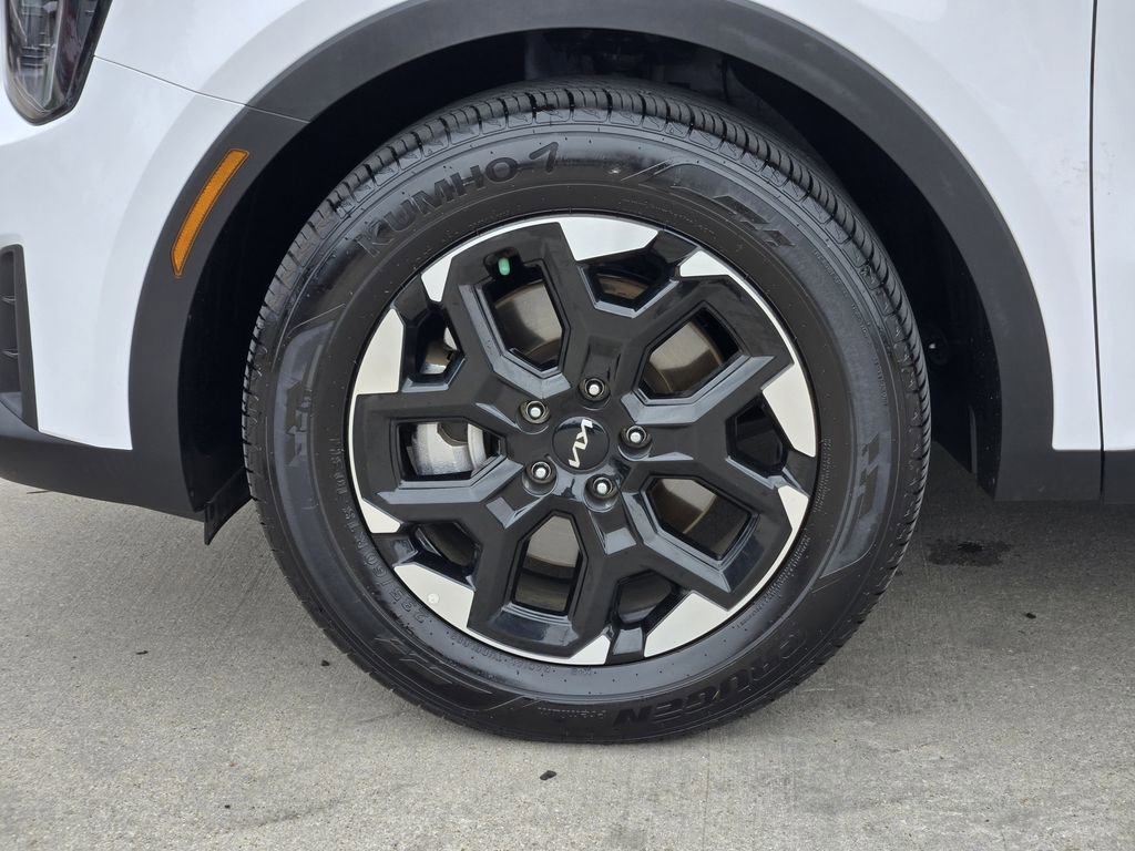 Certified 2025 Kia Sorento S FWD image 17