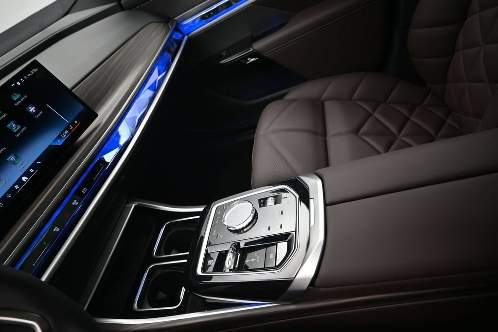 Used 2026 BMW 740i xDrive AWD/4WD image 18