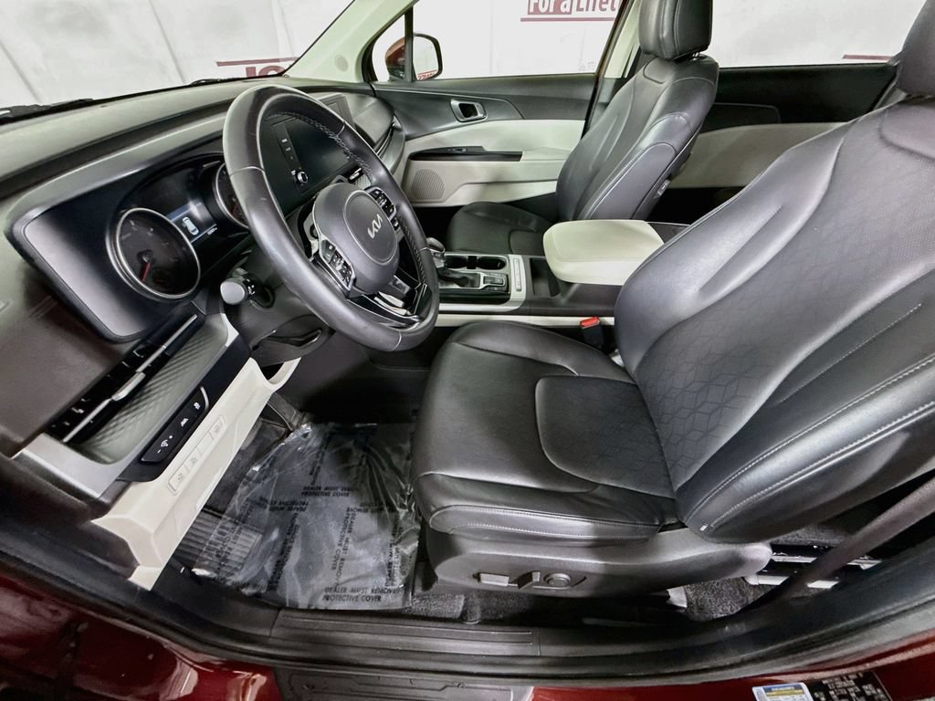 Used 2022 Kia Carnival LX FWD image 24