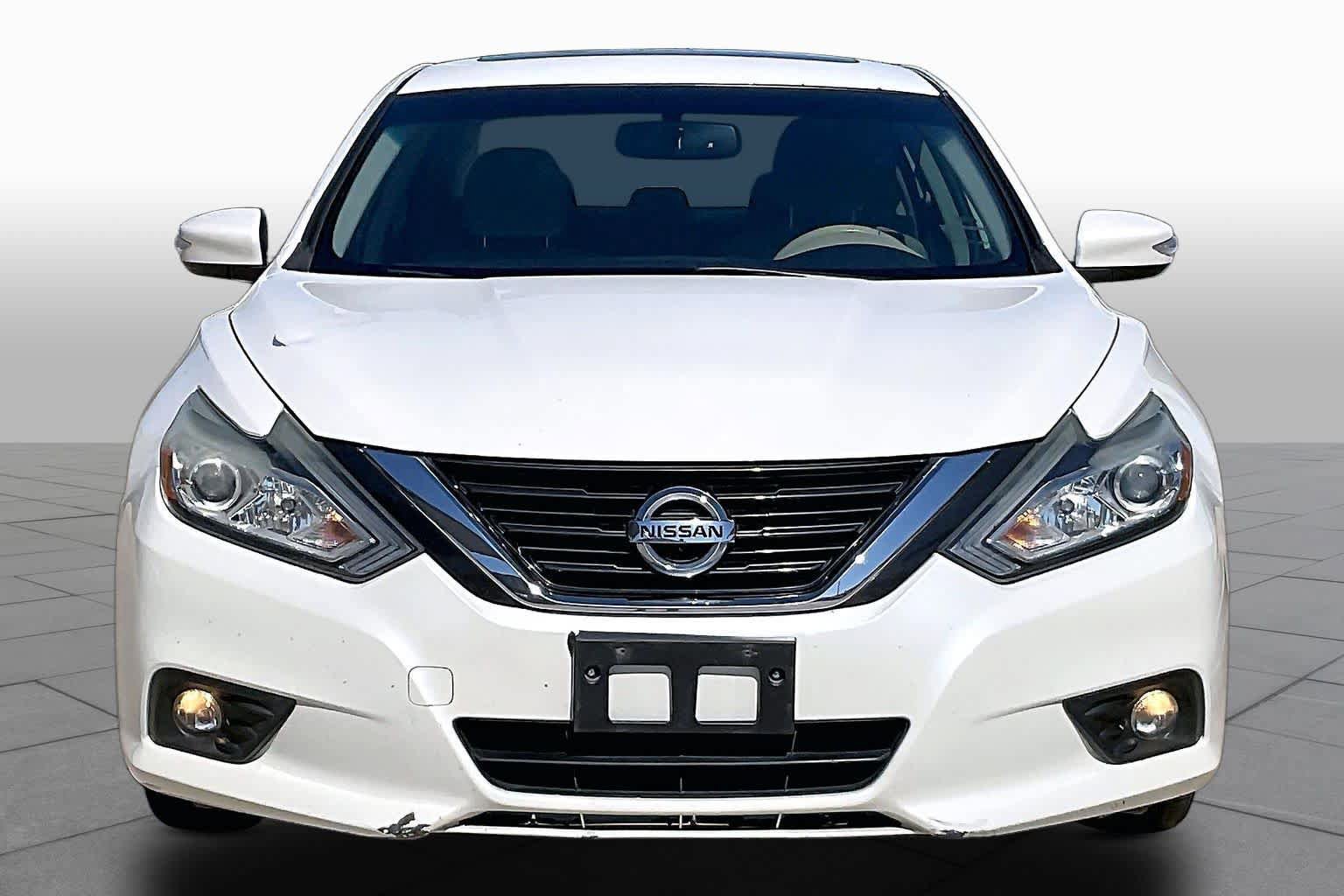 Used 2017 Nissan Altima 2.5 SV w/ Convenience Package FWD image 4