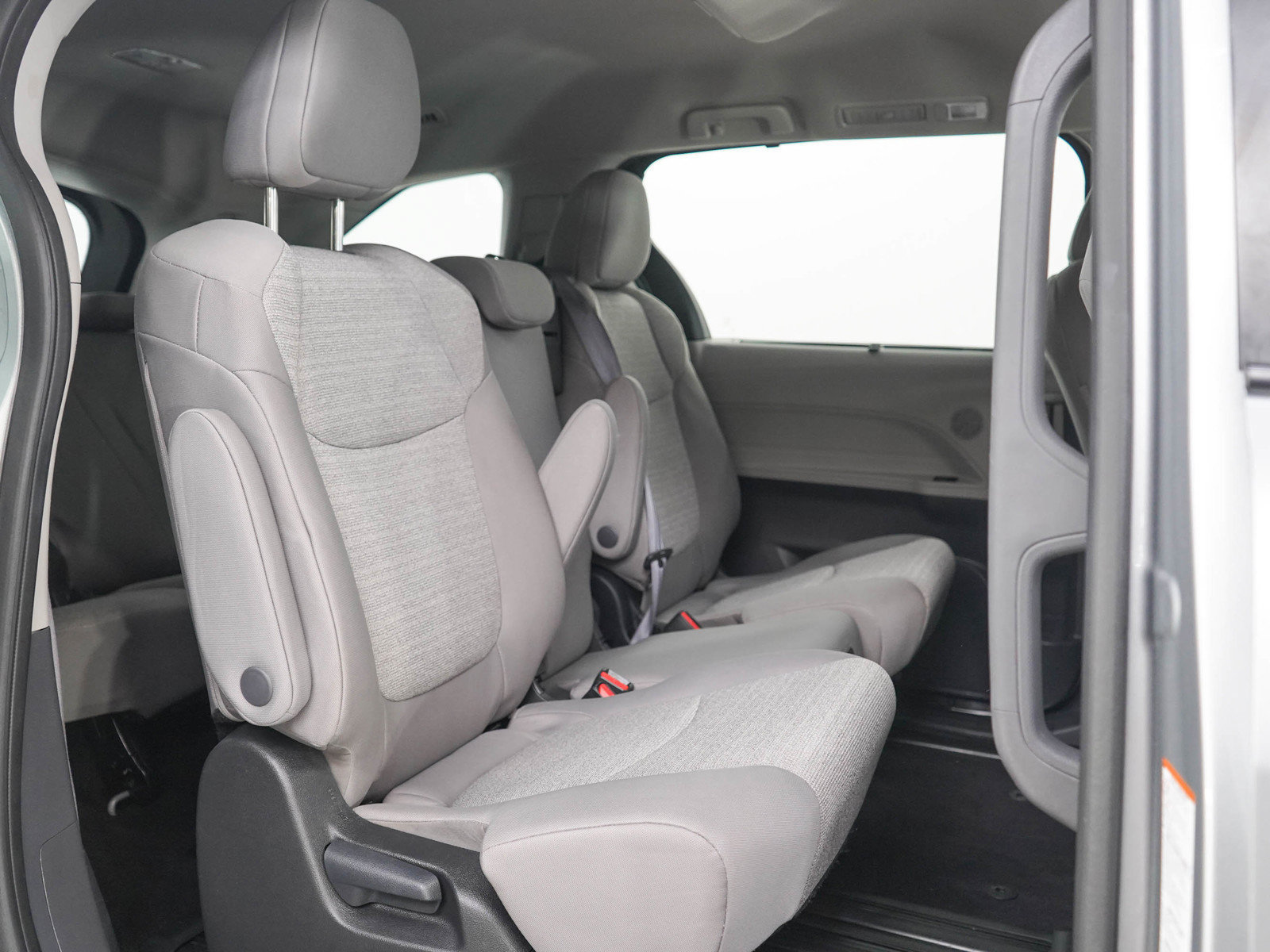 Used 2024 Toyota Sienna LE FWD image 12