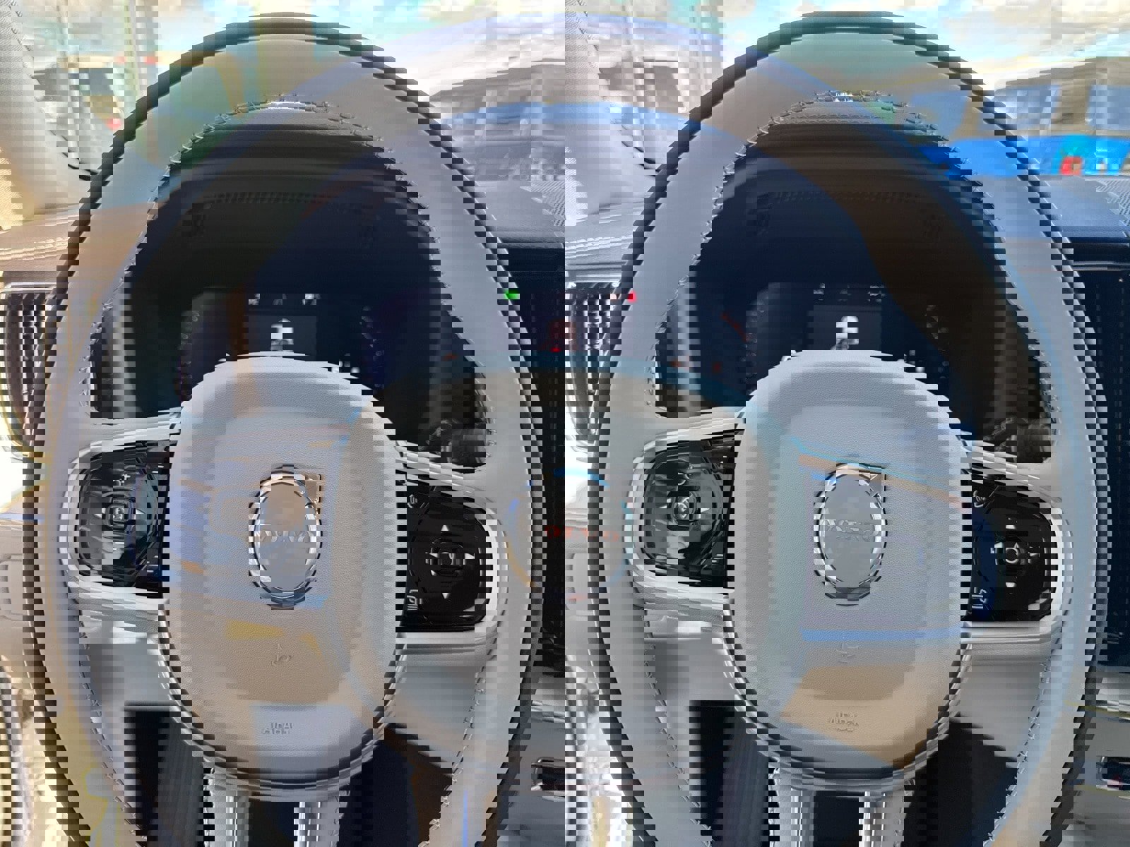 New 2026 Volvo XC60 B5 Ultra w/ Climate Package image 24