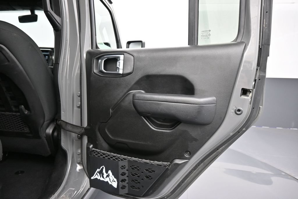 Used 2022 Jeep Wrangler Unlimited Rubicon 4xe w/ Cold Weather Group AWD/4WD image 30