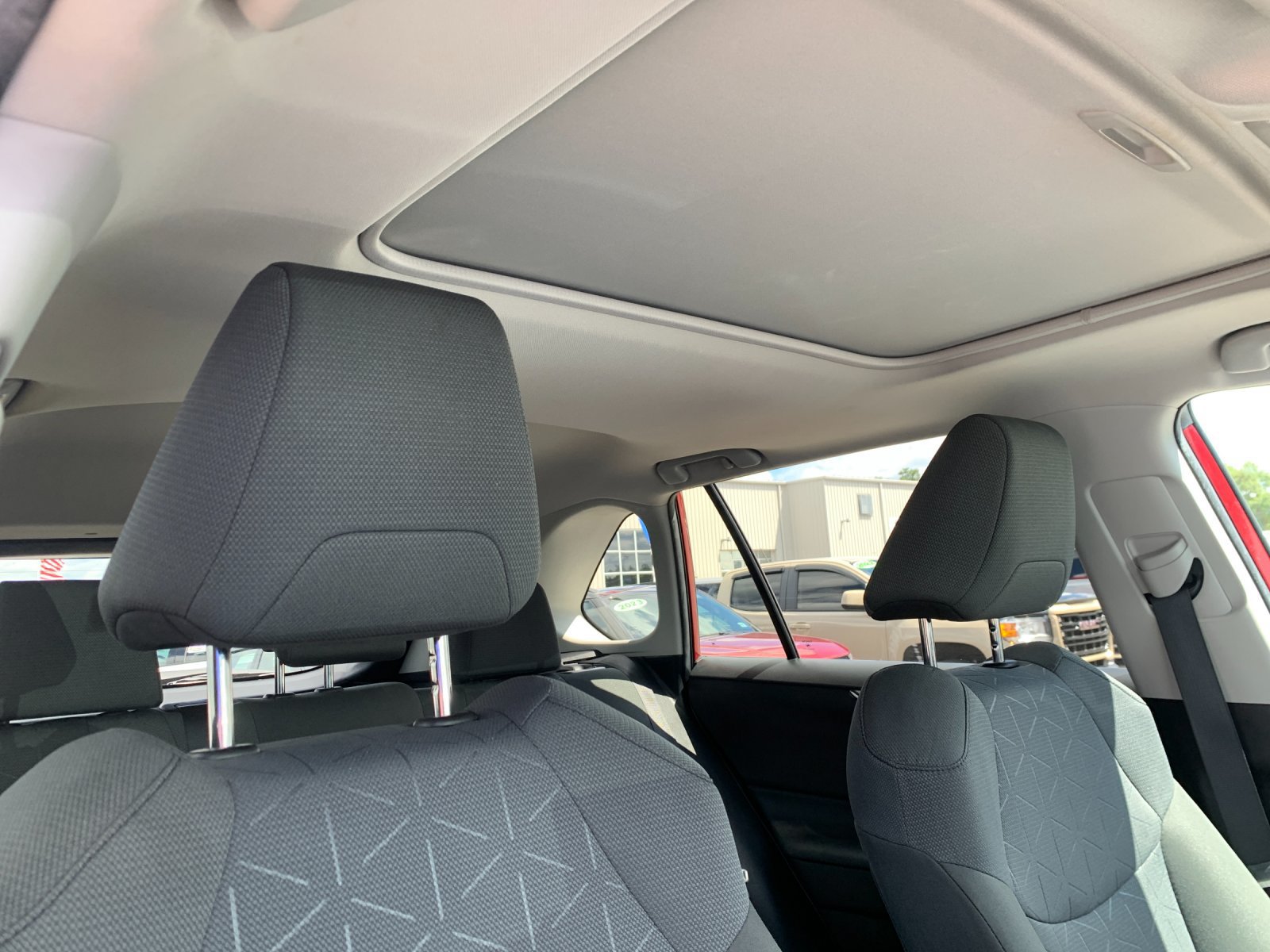 Used 2022 Toyota RAV4 XLE w/ Convenience Package AWD/4WD image 17