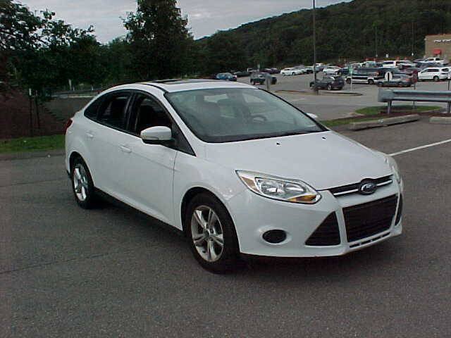 Used 2013 Ford Focus SE w/ Interior Protection Pkg FWD image 2
