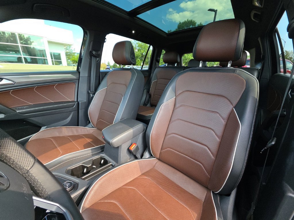 Used 2022 Volkswagen Tiguan SEL R-Line AWD/4WD image 11