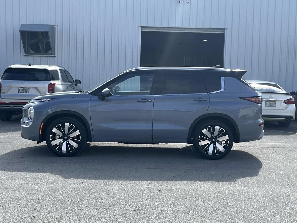 New 2026 Mitsubishi Outlander SEL FWD image 2