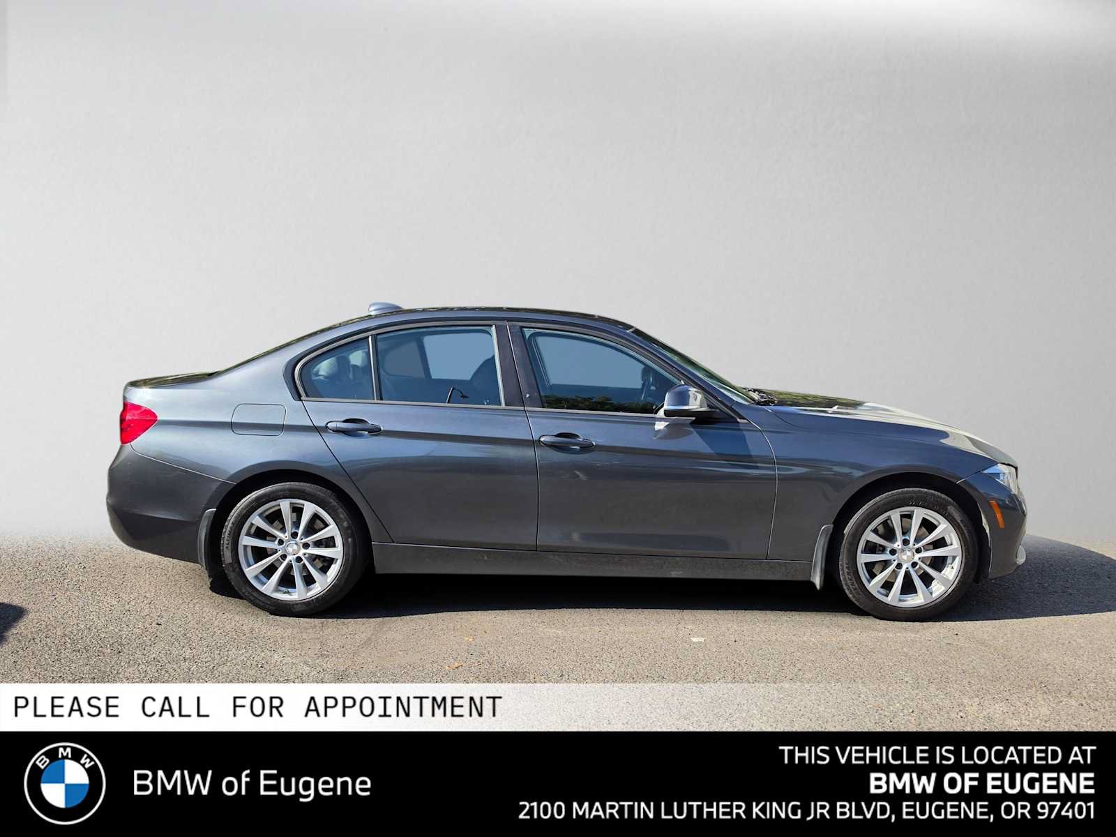 Used 2018 BMW 320i xDrive Sedan w/ Convenience Package AWD/4WD image 2