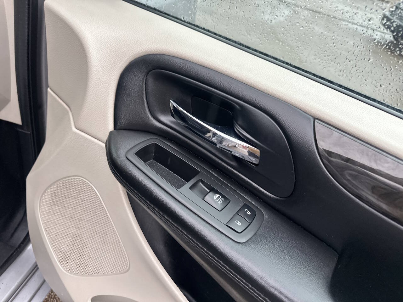 Used 2019 Dodge Grand Caravan SE FWD image 24