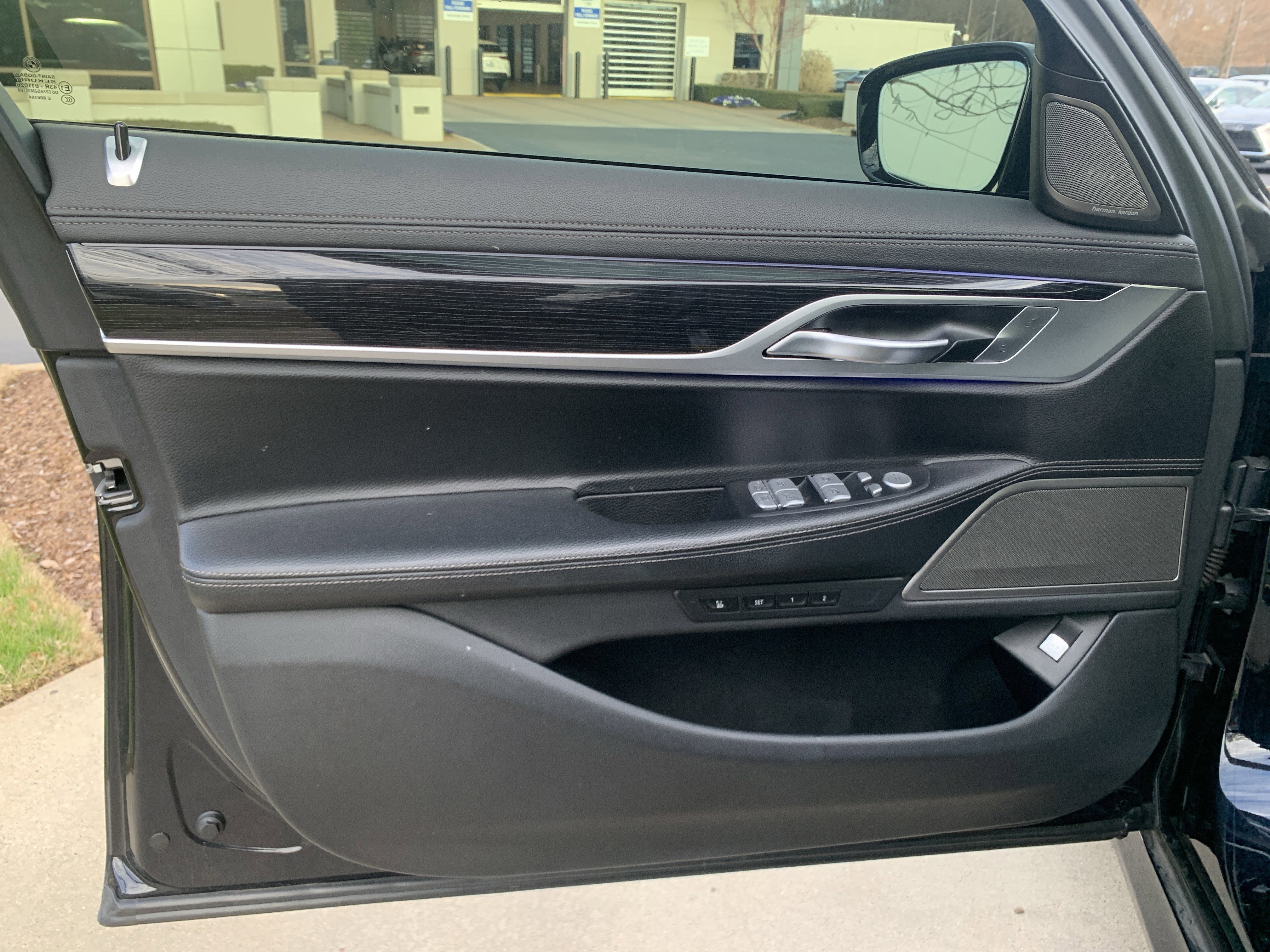 Used 2020 BMW 740i w/ M Sport Package image 14