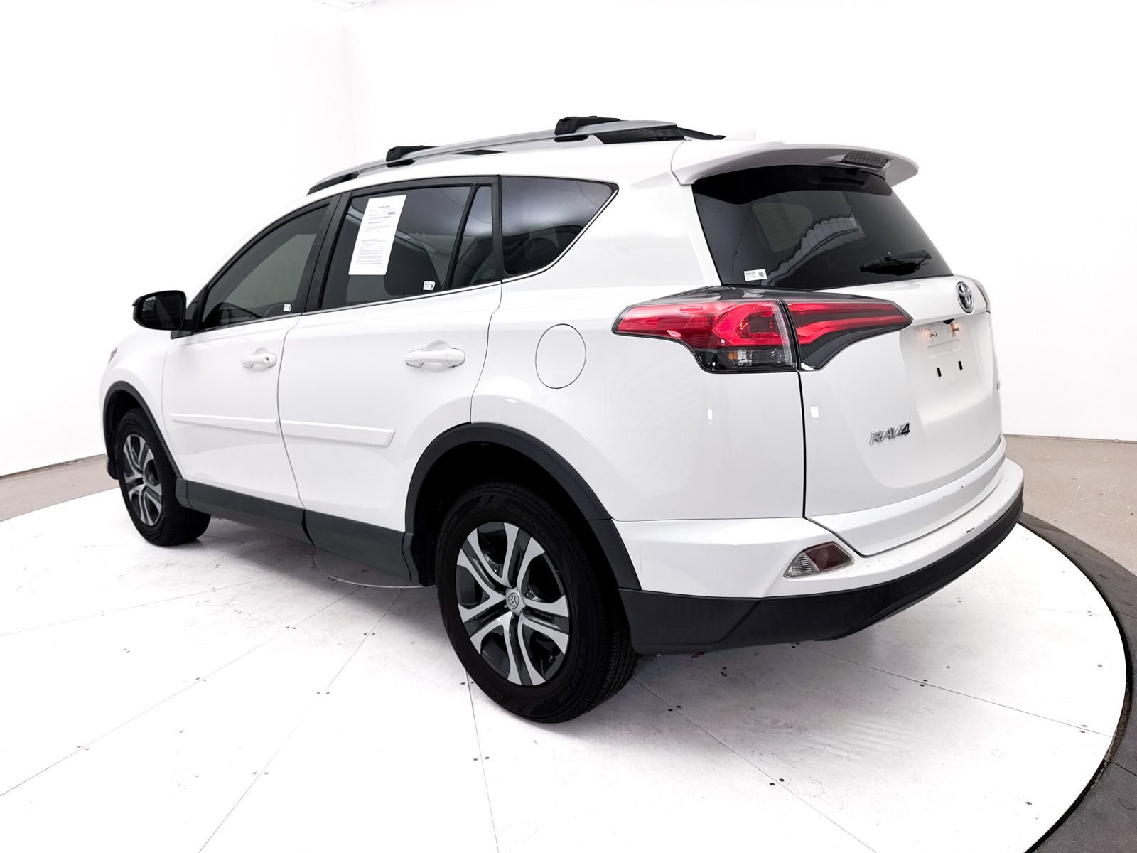 Used 2018 Toyota RAV4 LE w/ Carpet Mat Package FWD image 12