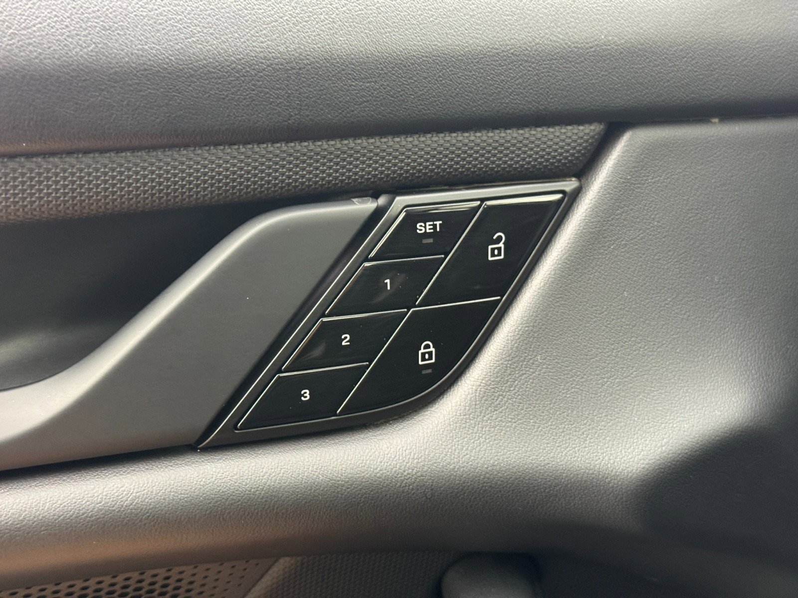 Used 2021 Porsche Taycan image 17