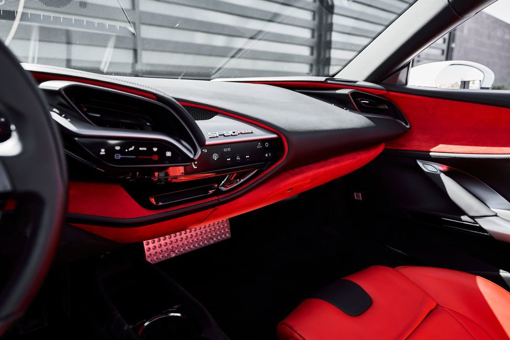 Used 2024 Ferrari SF90 Spider image 61