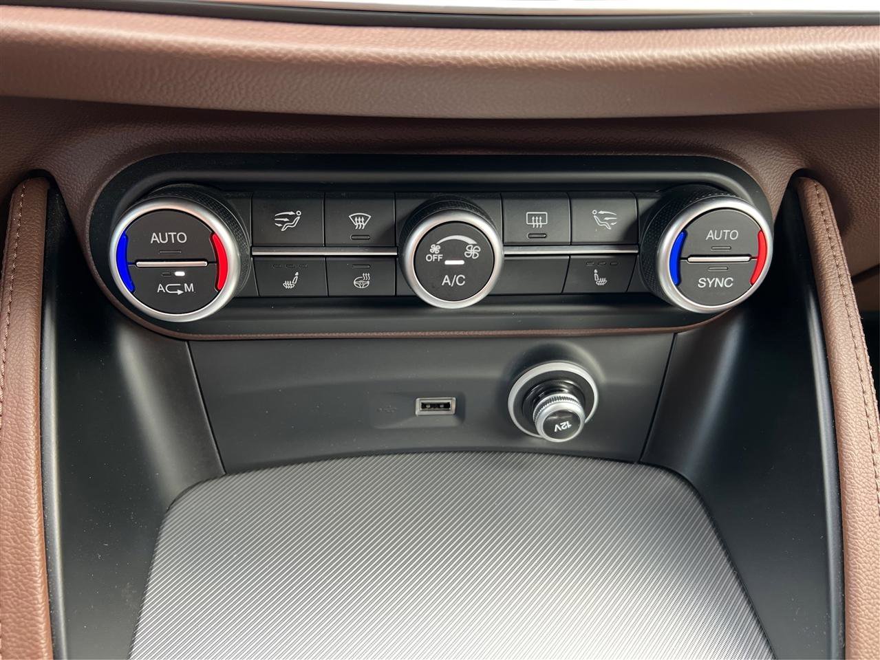 Used 2019 Alfa Romeo Stelvio Ti Sport w/ Quick Order Package 22S Sport AWD/4WD image 39