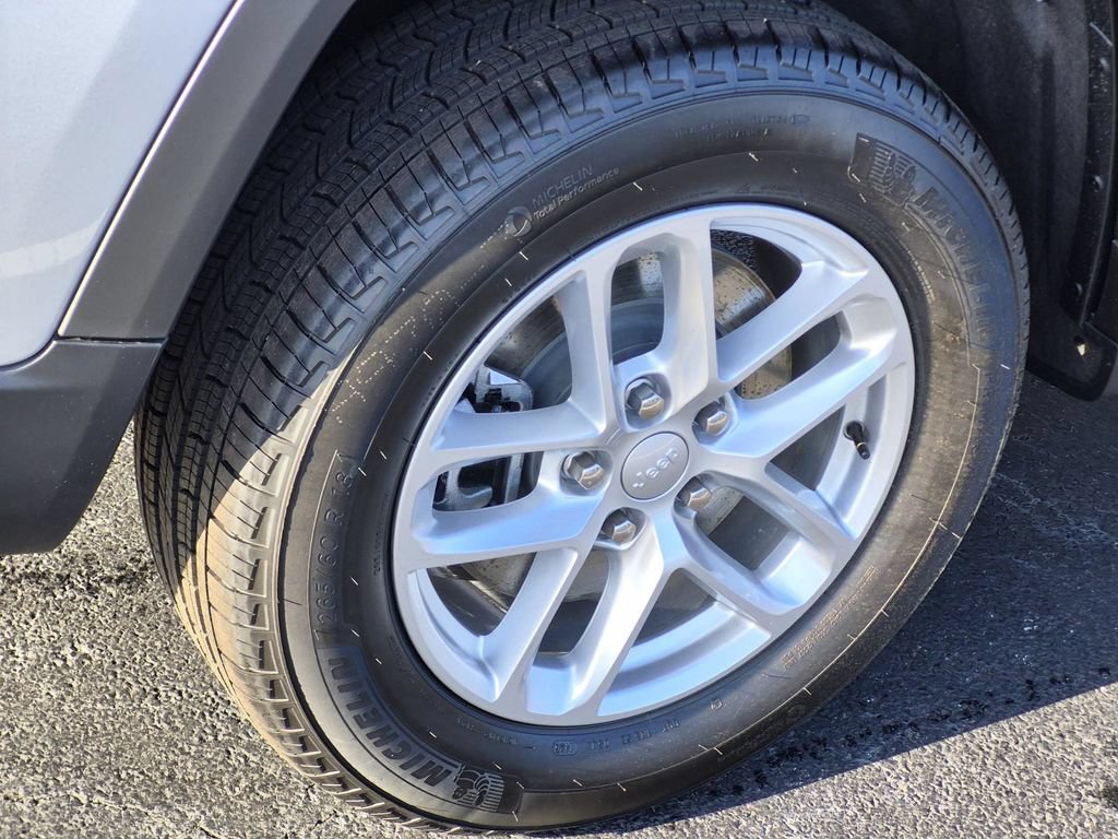 New 2026 Jeep Grand Cherokee L Laredo RWD image 8