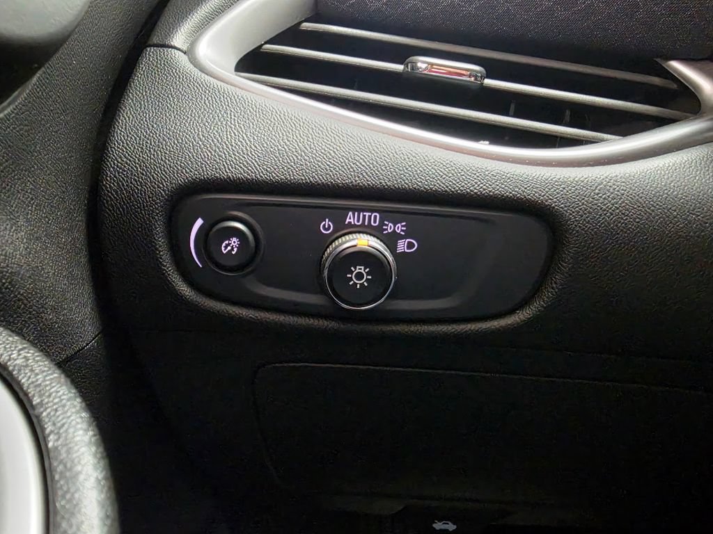 Used 2025 Chevrolet Malibu LT FWD image 17