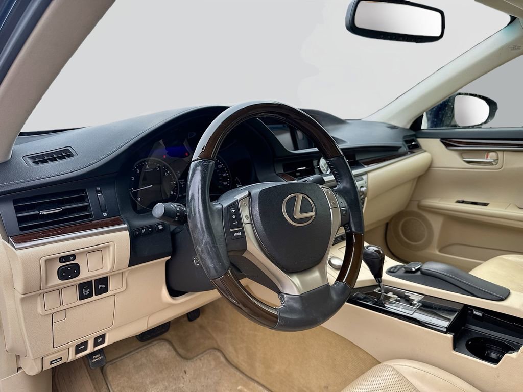 Used 2015 Lexus ES 350 w/ Luxury Package FWD image 9