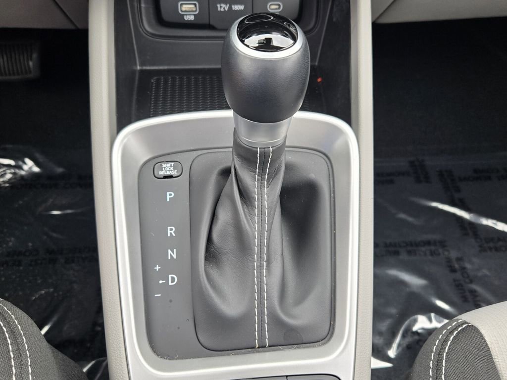 Certified 2024 Hyundai Venue SEL FWD image 18