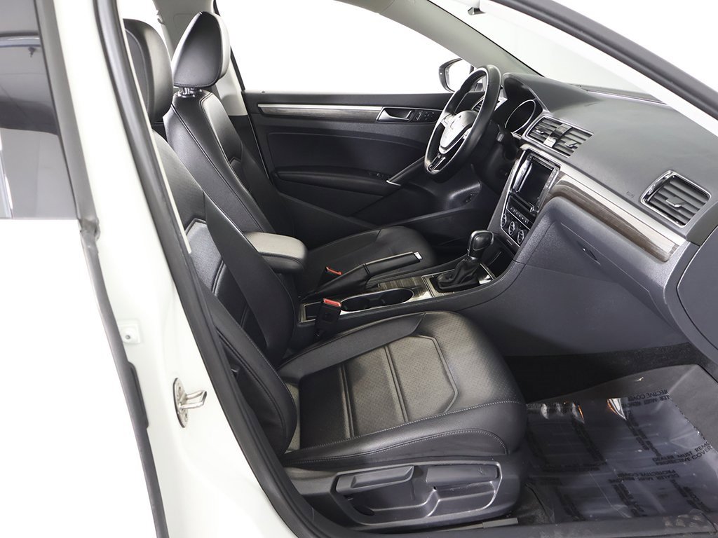 Used 2018 Volkswagen Passat 2.0T SE image 32
