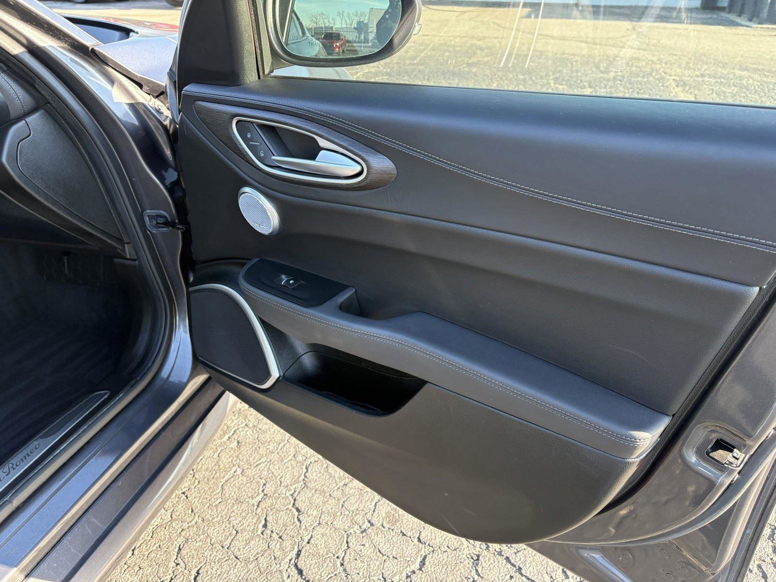 Used 2022 Alfa Romeo Giulia Ti image 11