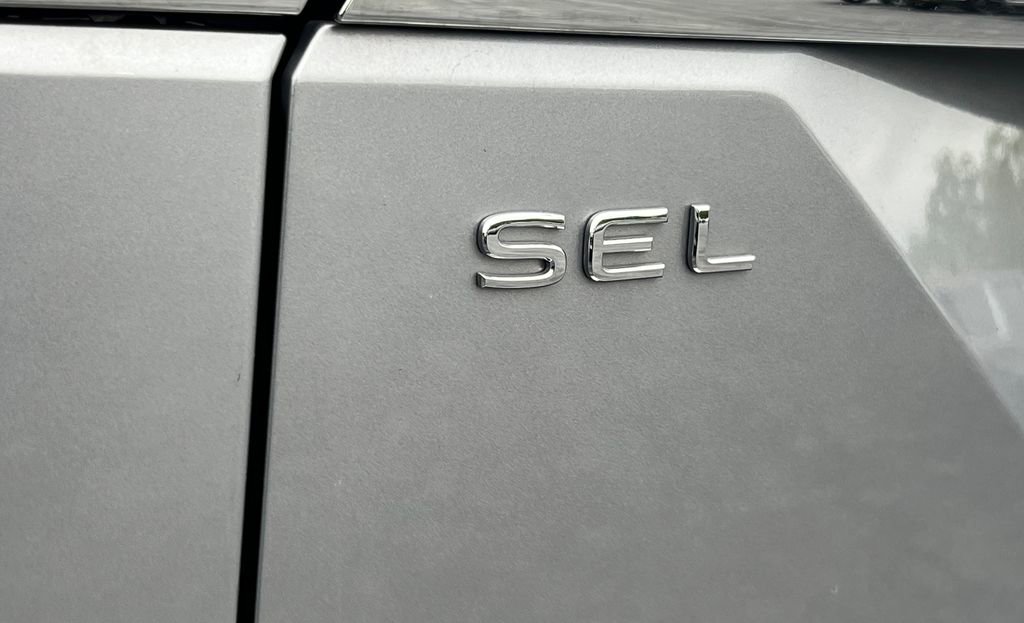 Used 2025 Volkswagen Atlas SEL AWD/4WD image 17
