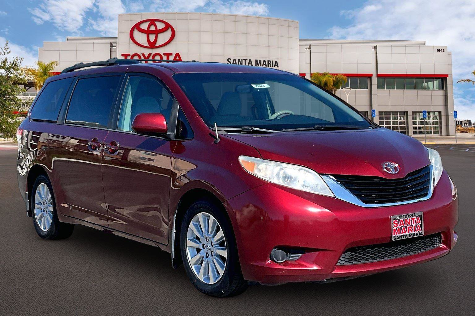 Used 2013 Toyota Sienna LE w/ Towing Pkg