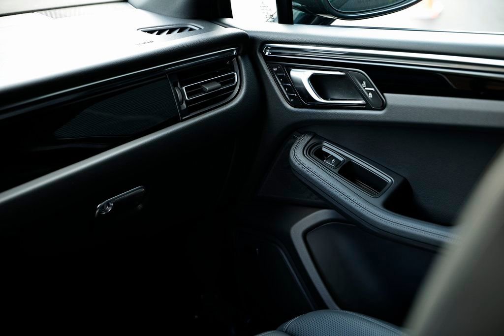 Certified 2026 Porsche Macan image 26
