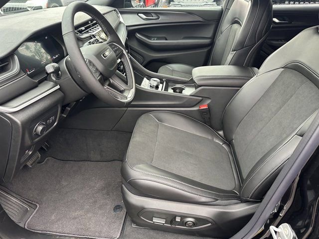 New 2025 Jeep Grand Cherokee L Altitude image 9