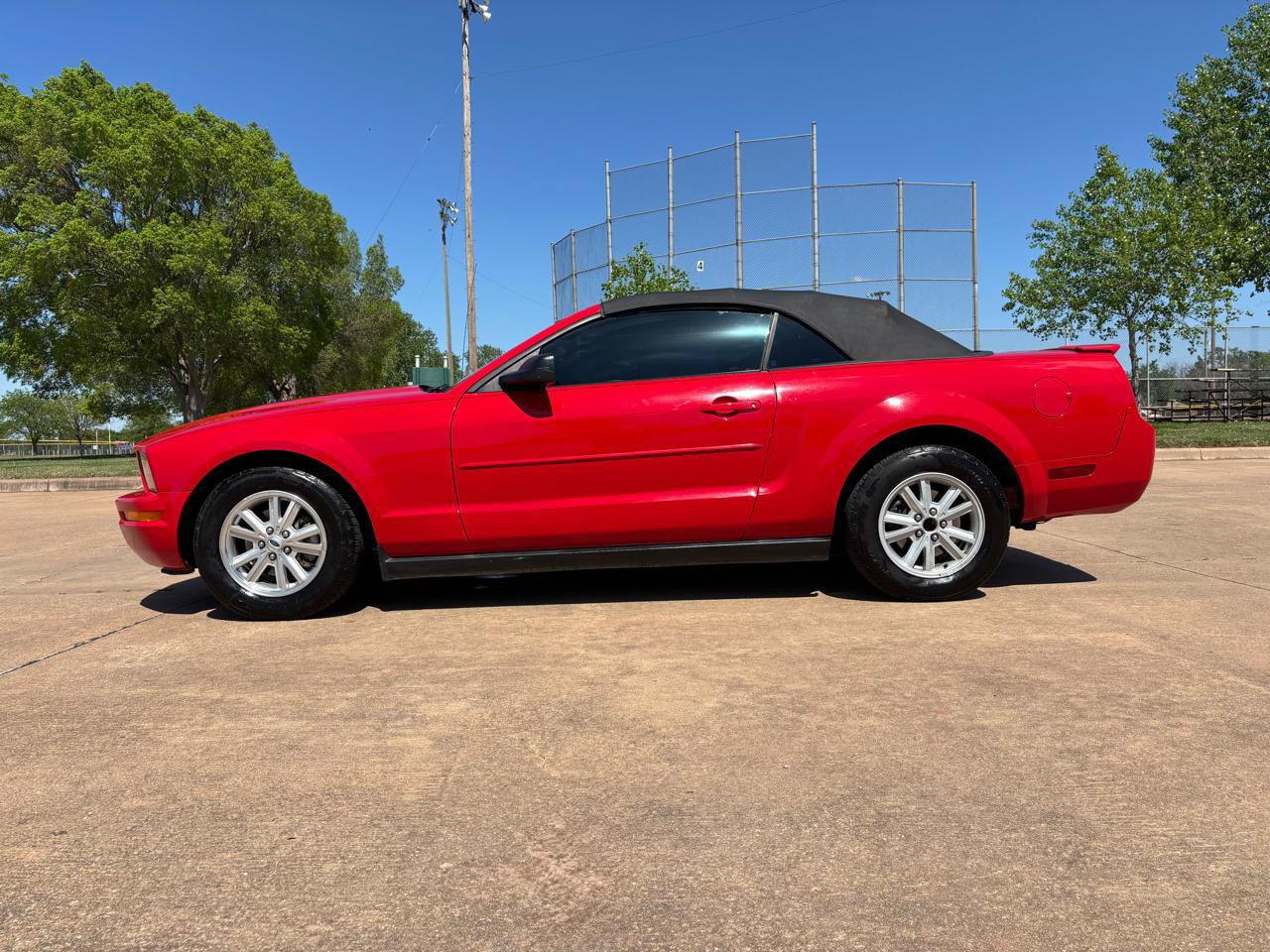 Used 2007 Ford Mustang Premium RWD image 2