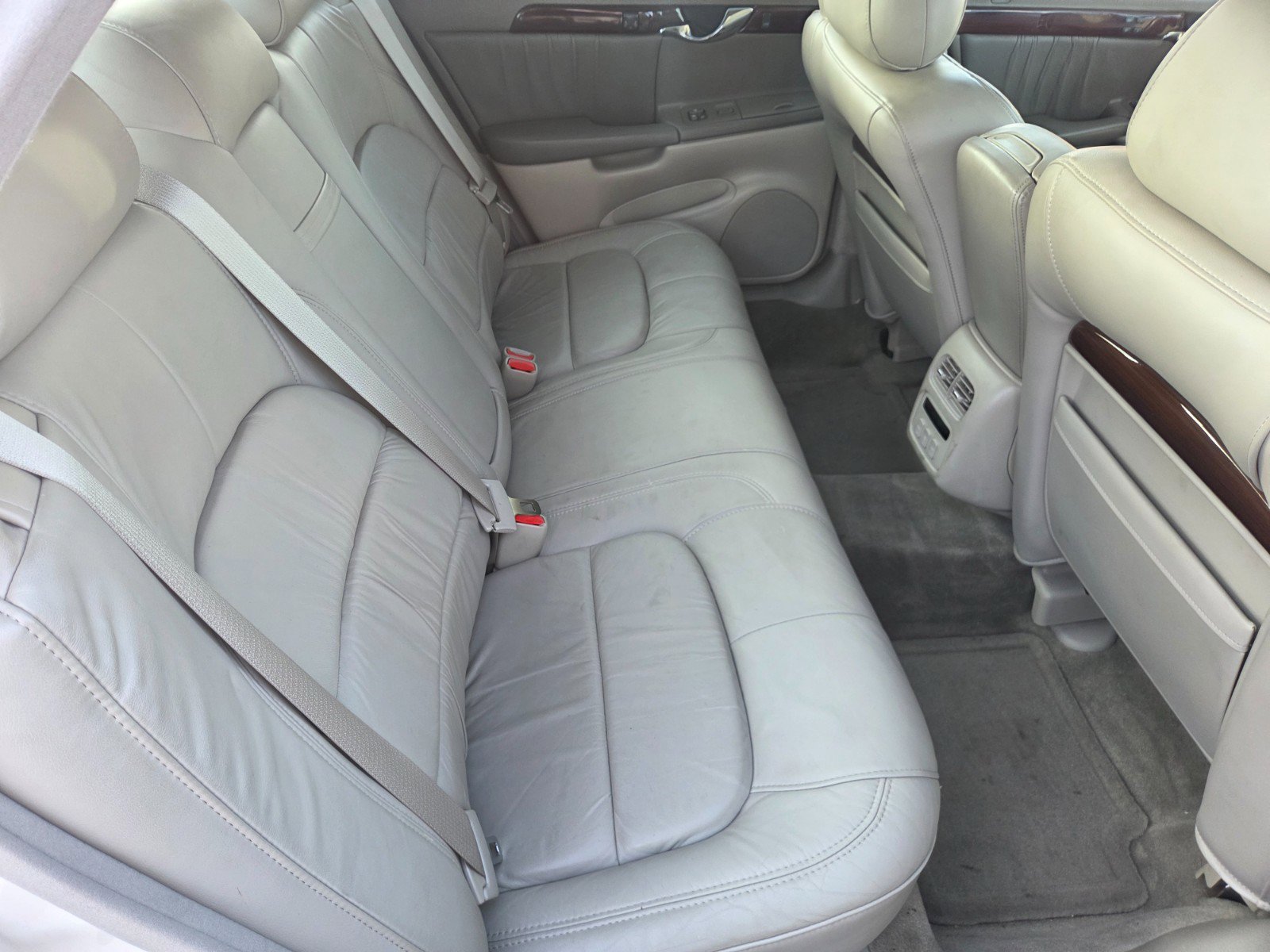 Used 2002 Cadillac De Ville DHS w/ Safety/Security Pkg image 13