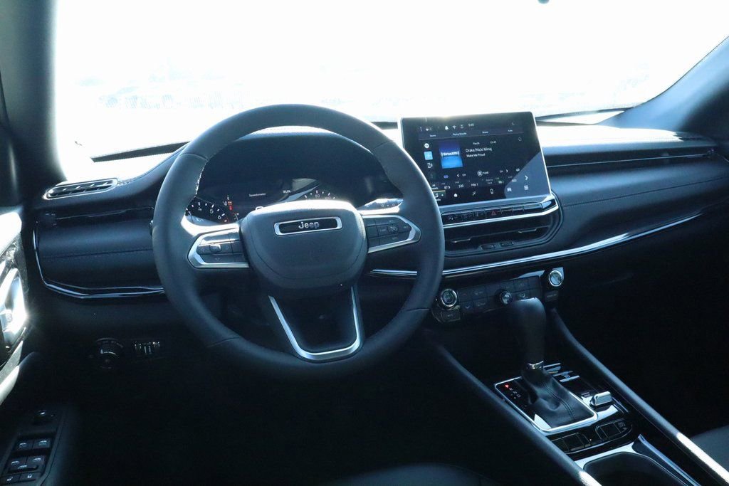 New 2026 Jeep Compass Latitude image 2