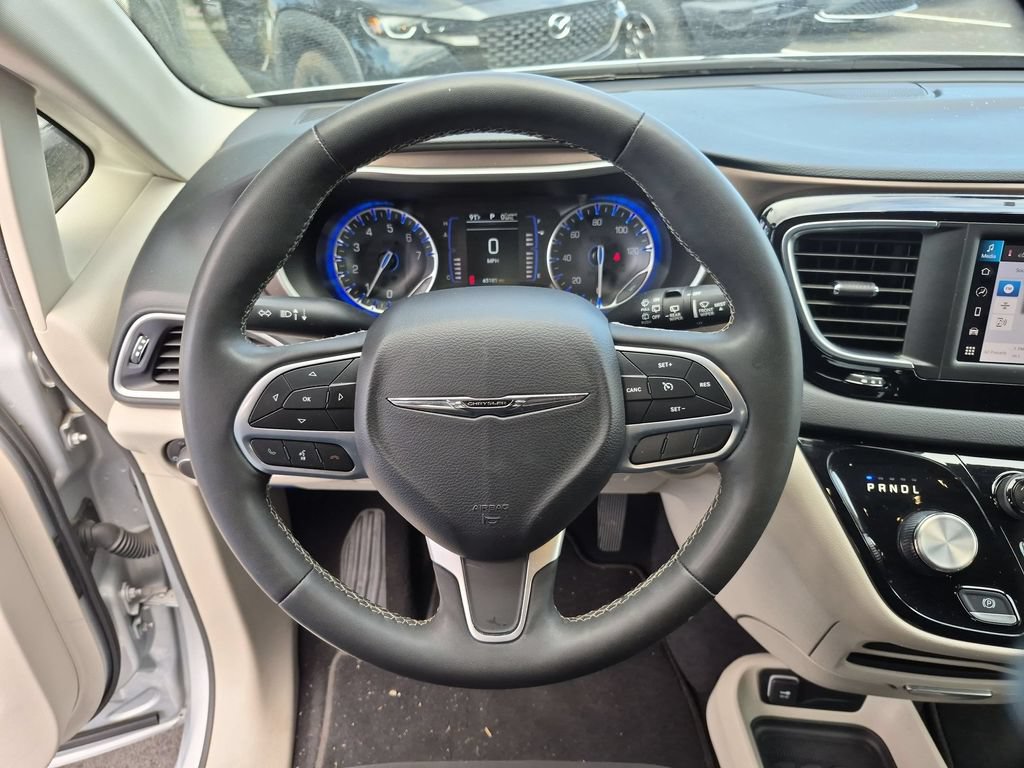 Used 2023 Chrysler Voyager LX FWD image 22