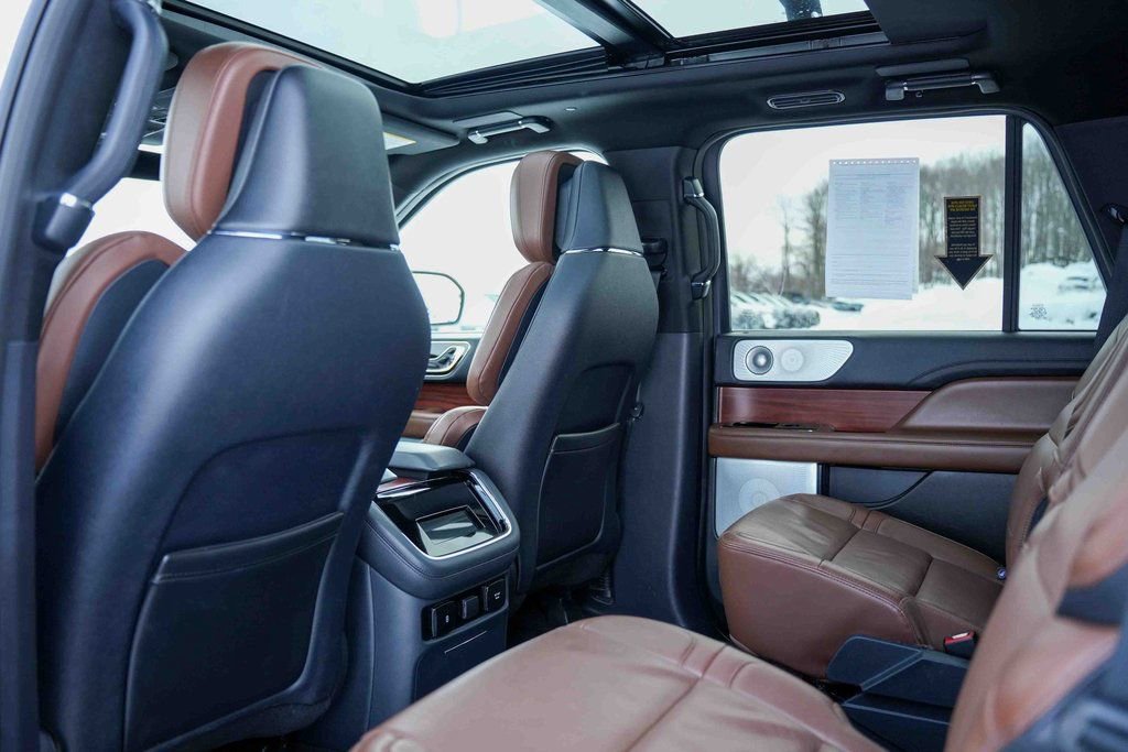 Used 2024 Lincoln Navigator Reserve image 29