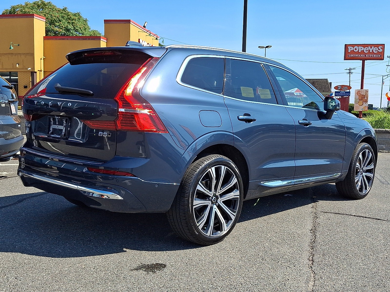 Used 2023 Volvo XC60 B5 Ultimate w/ Climate Package AWD/4WD image 7