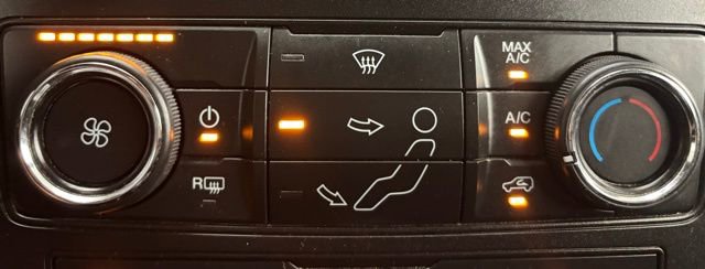 Used 2019 Ford Explorer XLT image 30