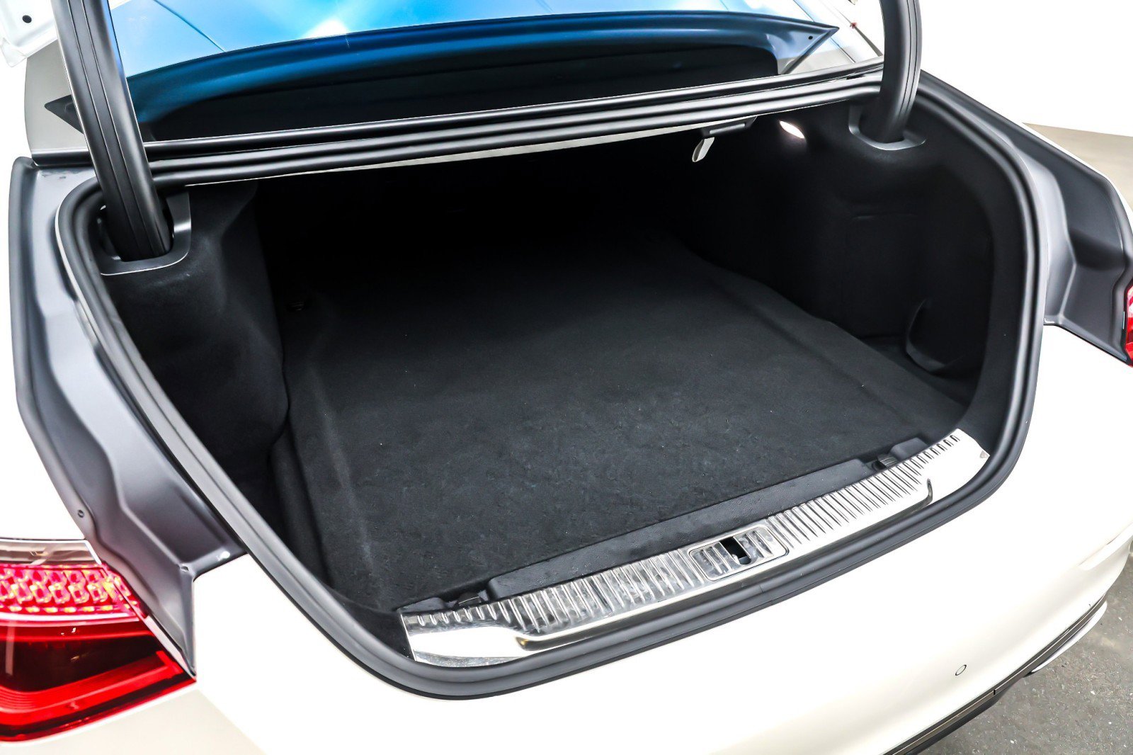 Used 2023 Mercedes-Benz S 580e 4MATIC Sedan image 24