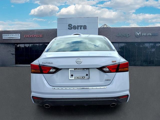 Used 2023 Nissan Altima 2.5 SR AWD/4WD image 5
