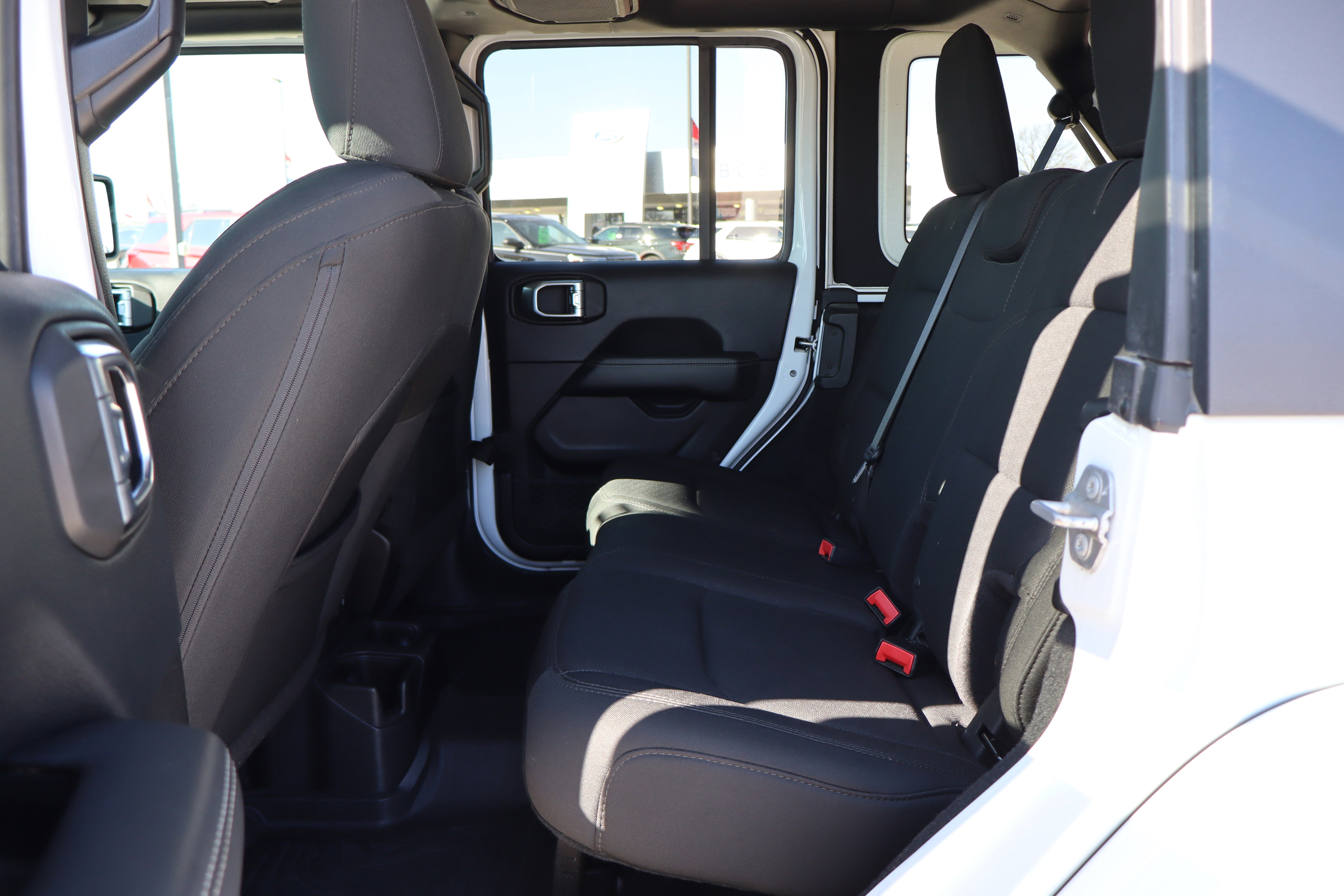 Used 2018 Jeep Wrangler Unlimited Sahara image 11