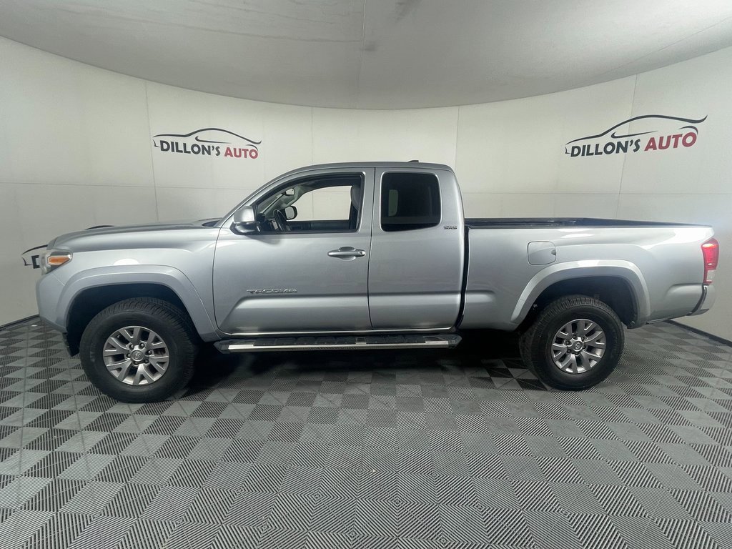Used 2017 Toyota Tacoma SR5 image 3