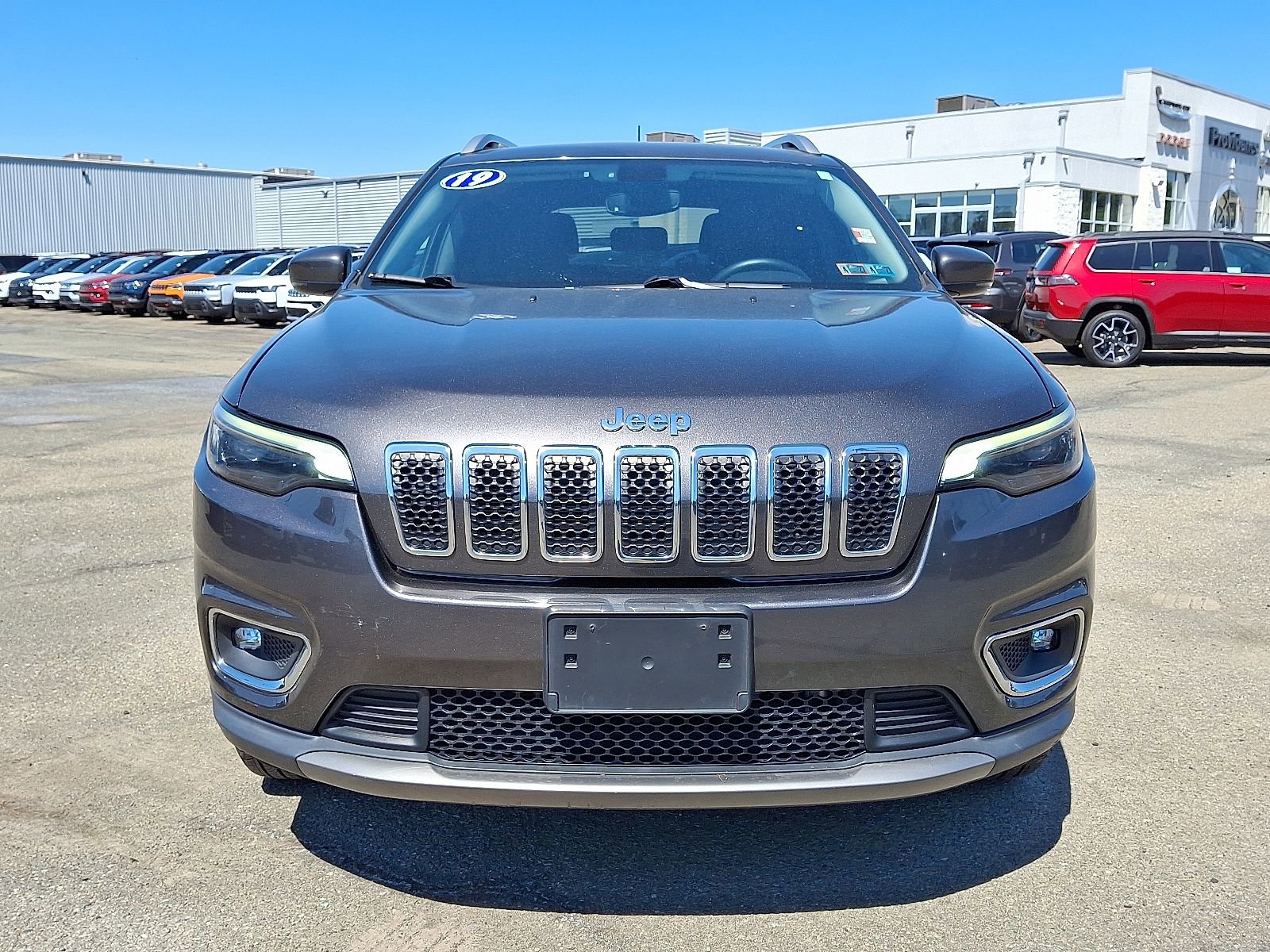 Used 2019 Jeep Cherokee Limited AWD/4WD image 2