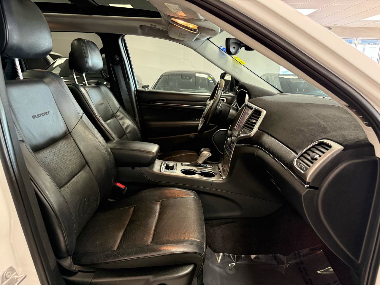 Used 2017 Jeep Grand Cherokee Summit image 24