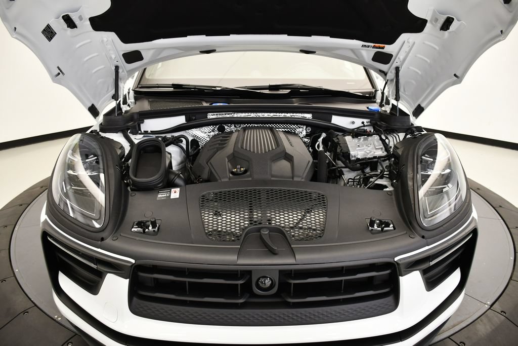 Certified 2026 Porsche Macan AWD/4WD image 13