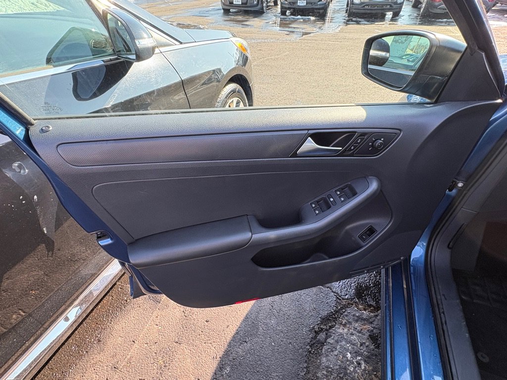 Used 2016 Volkswagen Jetta S image 7