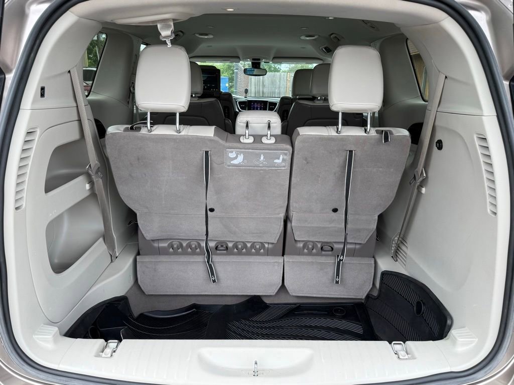 Used 2017 Chrysler Pacifica Touring-L Plus FWD image 17