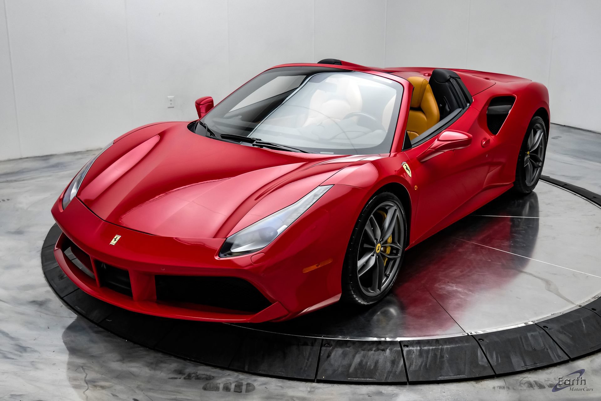 Used 2018 Ferrari 488 Spider RWD image 8