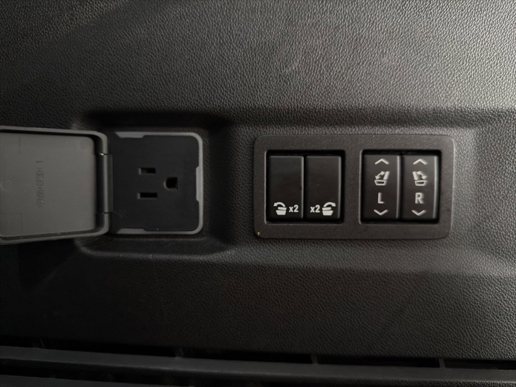 Used 2023 GMC Yukon AT4 w/ Technology Package image 11