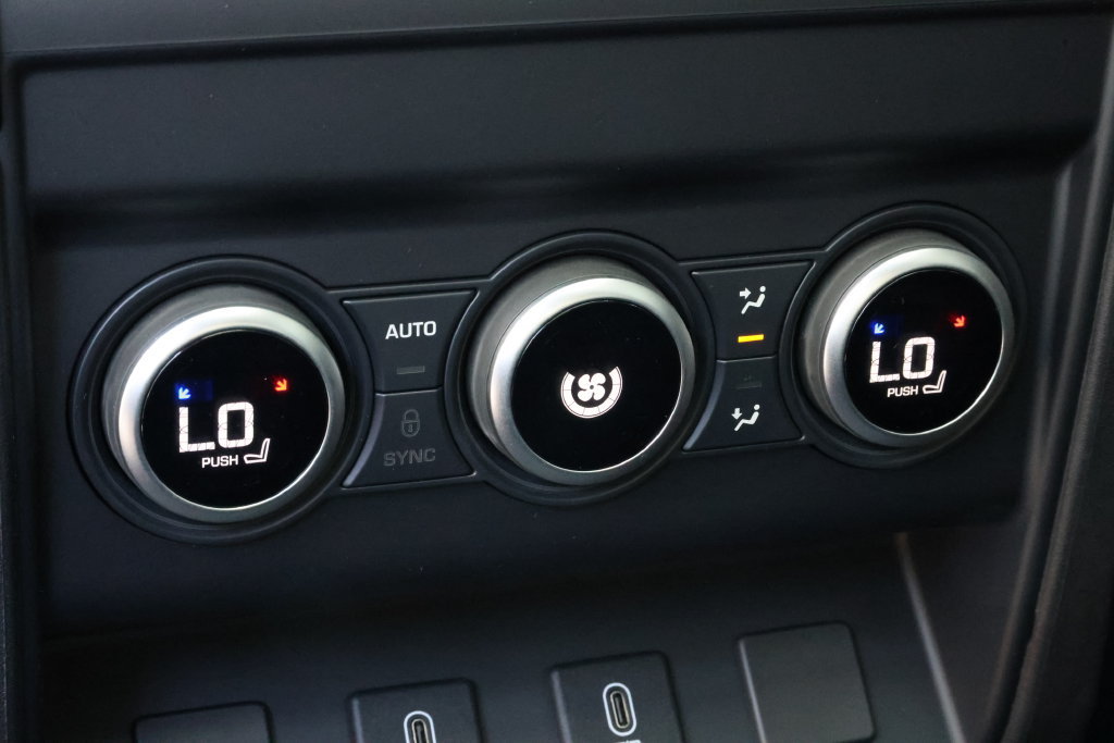 New 2026 Land Rover Defender 110 X-Dynamic SE AWD/4WD image 26