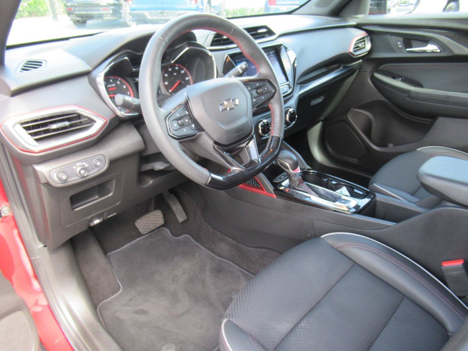 Used 2023 Chevrolet TrailBlazer RS w/ Sun and Liftgate Package FWD image 16
