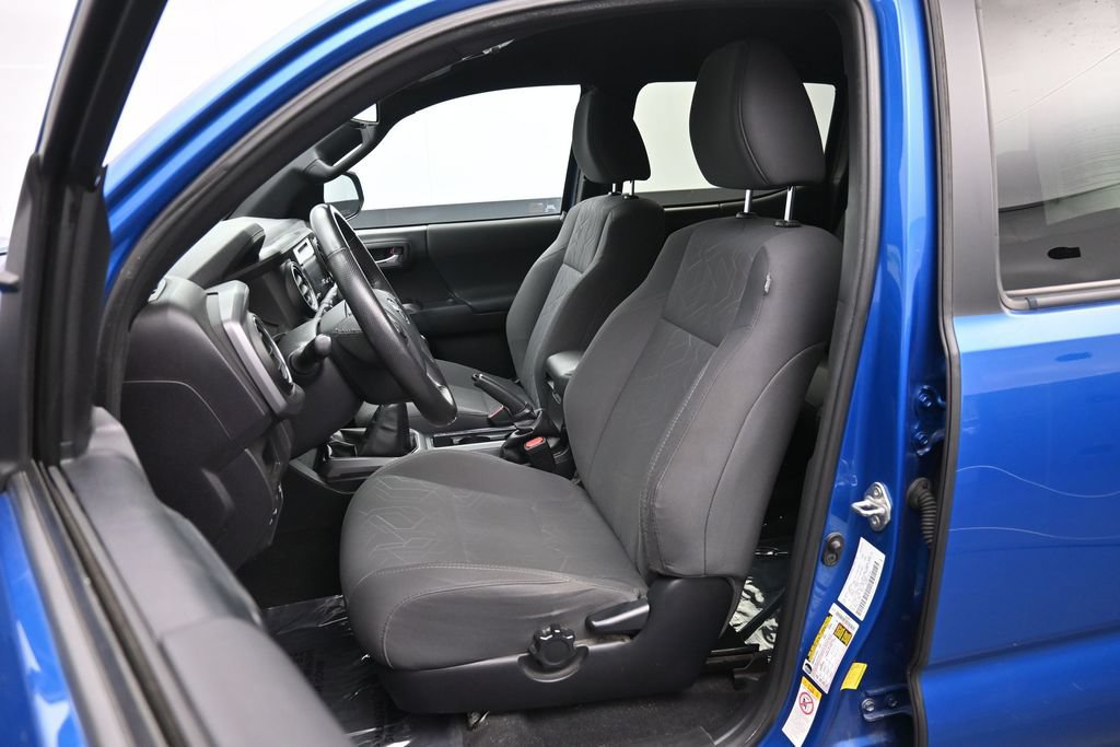 Used 2018 Toyota Tacoma TRD Sport AWD/4WD image 22